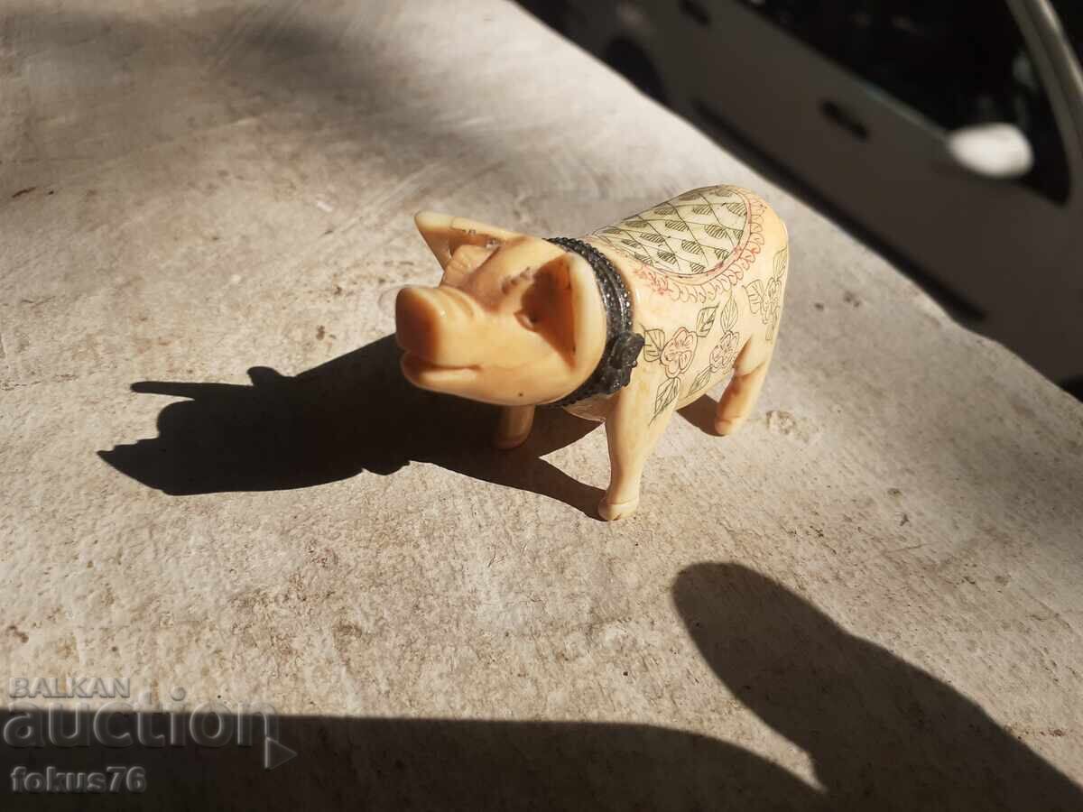 Livrarea Cutie veche pentru priză de tabac porcușor fildeș