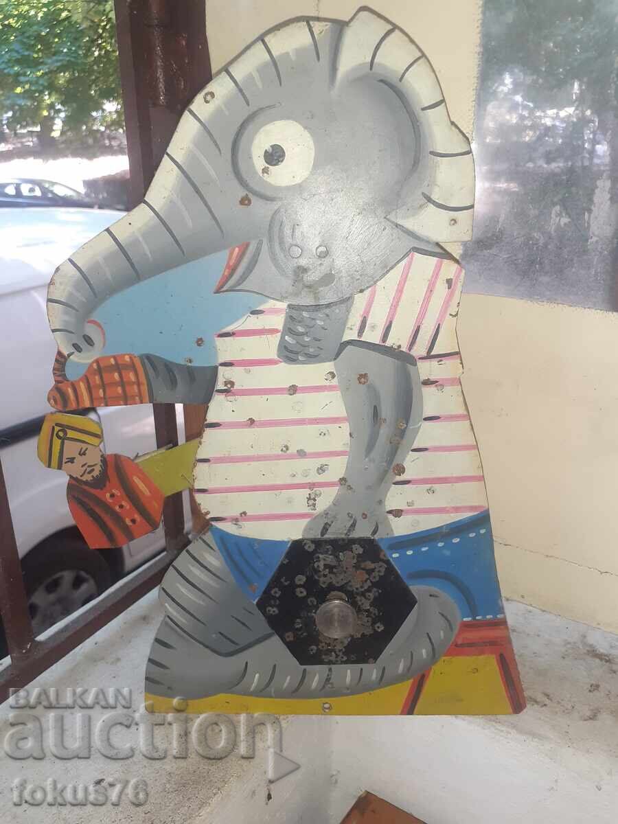 Veche țintă metalică bulgărească de jucărie de la poligon de tragere pușcă elefant cu preț 240.00 BGN | € 122.71 Veche țintă metalică bulgărească de jucărie de la poligon de tragere pușcă elefant cu preț 240.00 BGN | € 122.71