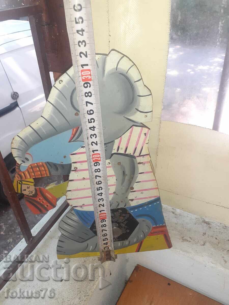 Veche țintă metalică bulgărească de jucărie de la poligon de tragere pușcă elefant - 6 Veche țintă metalică bulgărească de jucărie de la poligon de tragere pușcă elefant - 6