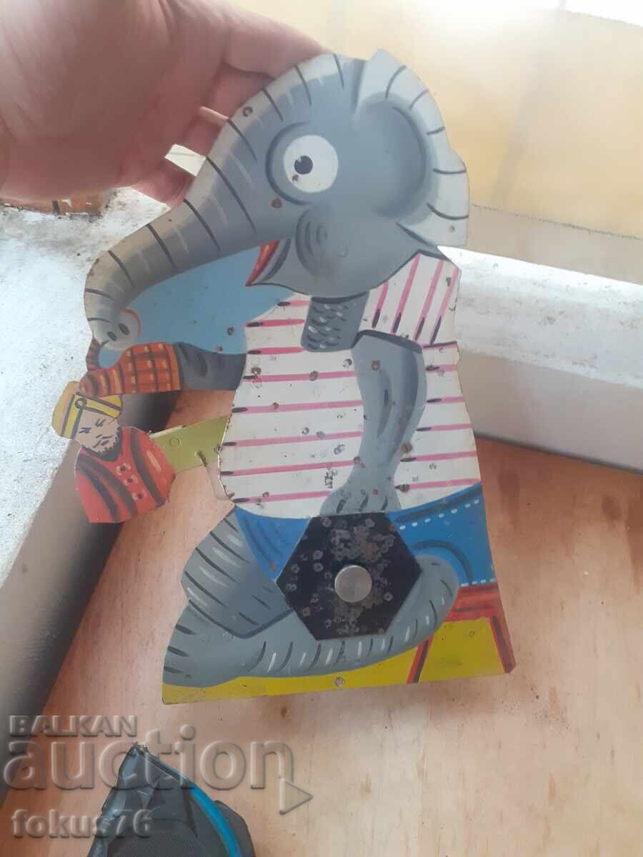 Veche țintă metalică bulgărească de jucărie de la poligon de tragere pușcă elefant - 7 Veche țintă metalică bulgărească de jucărie de la poligon de tragere pușcă elefant - 7