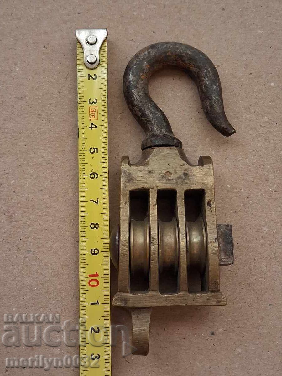 Delivery of Old wrought pulley polyspast wrought iron pulley pulley Delivery of Old wrought pulley polyspast wrought iron pulley pulley