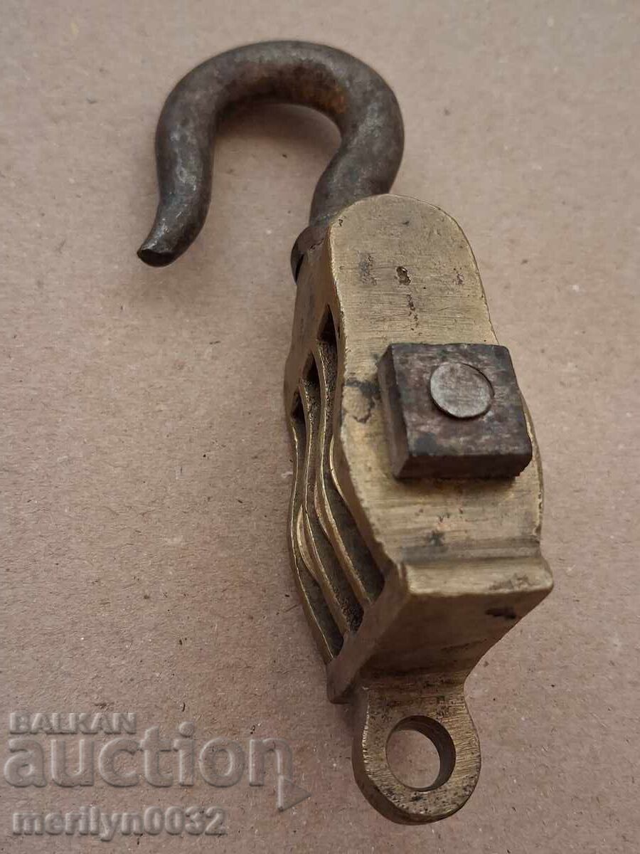 Old wrought pulley polyspast wrought iron pulley pulley - 6 Old wrought pulley polyspast wrought iron pulley pulley - 6