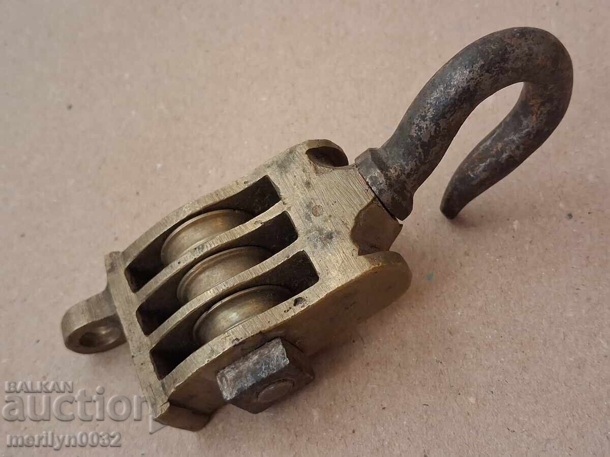 Old wrought pulley polyspast wrought iron pulley pulley - 7 Old wrought pulley polyspast wrought iron pulley pulley - 7