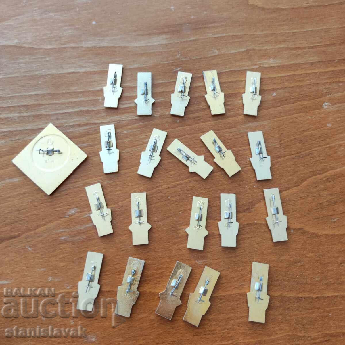 Colecție insigne Olimpiada Moscova 1980 cu preț 70.00 BGN | € 35.79 Colecție insigne Olimpiada Moscova 1980 cu preț 70.00 BGN | € 35.79