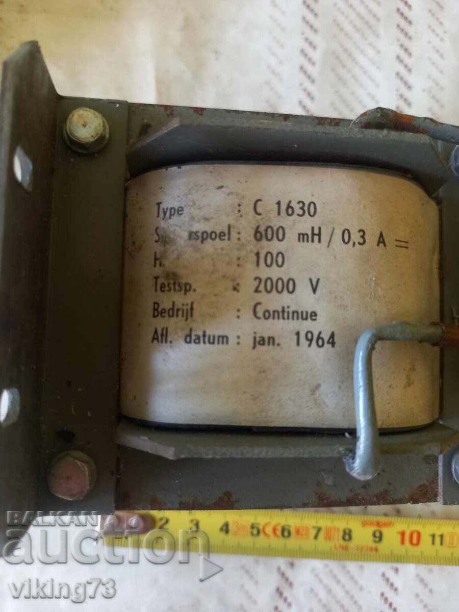 Transformator, retro cu preț 19.00 BGN | € 9.71 Transformator, retro cu preț 19.00 BGN | € 9.71