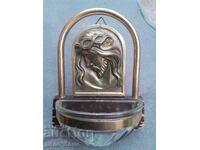 Vas vechi pentru apă sfințită cu Iisus, obiect de cult religios