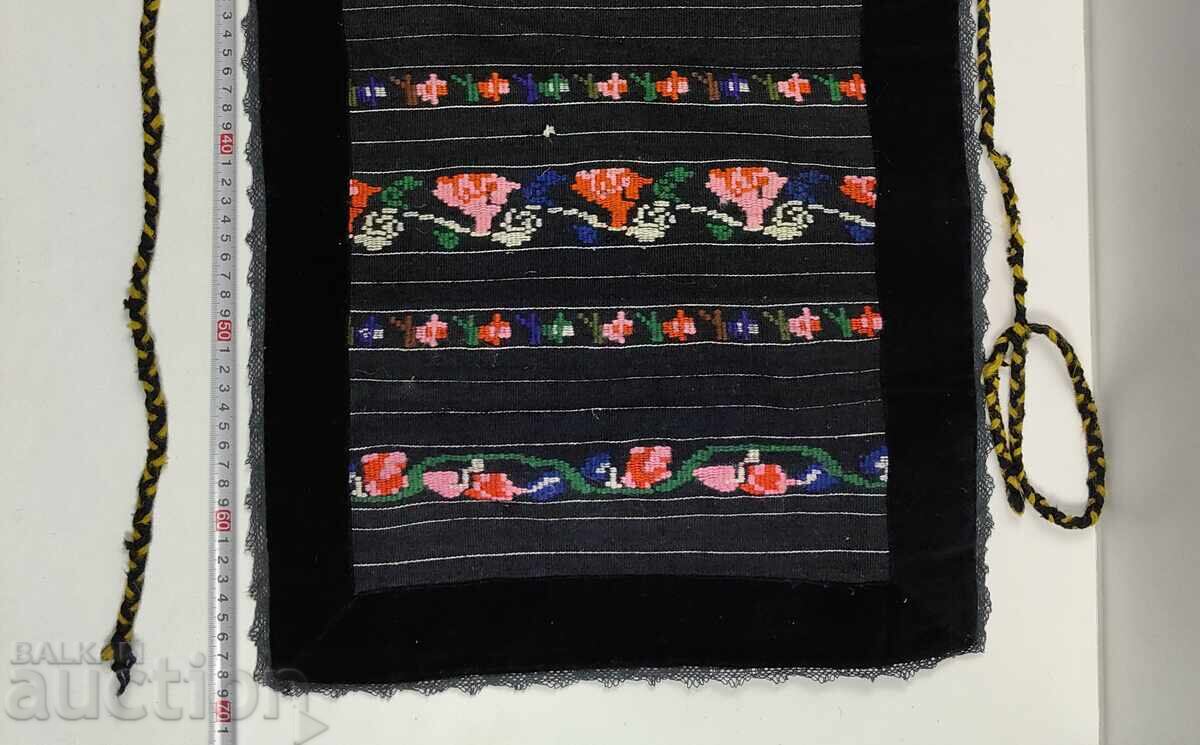 Delivery of AUTHENTIC APRON FOR NATIONAL COSTUME HAS ONE HOLE Delivery of AUTHENTIC APRON FOR NATIONAL COSTUME HAS ONE HOLE