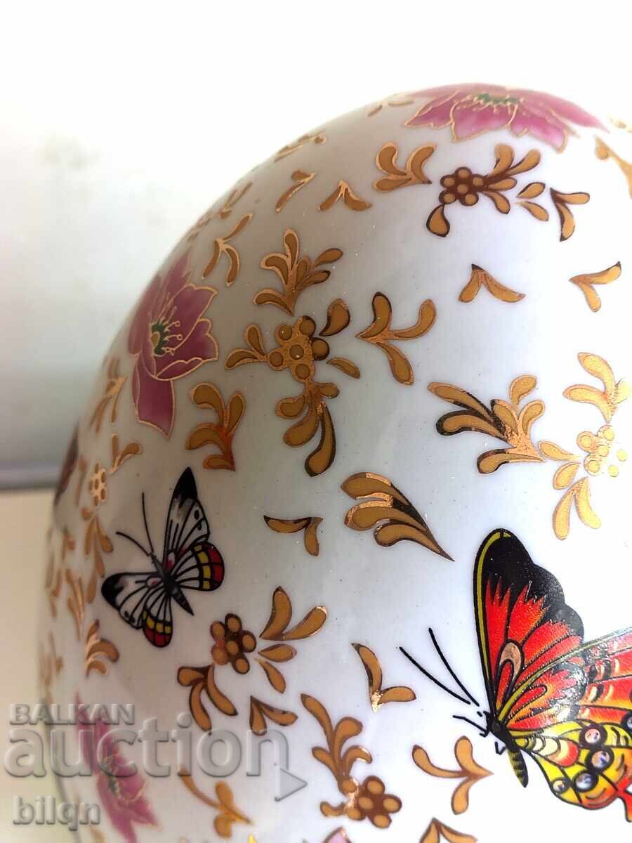Licitație Frumos Ou Mare de Porțelan de Colecție