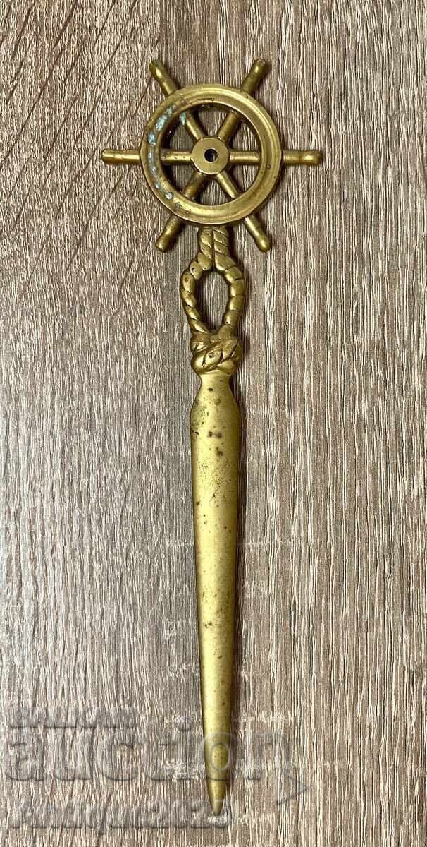 Старинен месингов нож за писма с морски штурвал с цена 40.00 лв. | € 20.45 Старинен месингов нож за писма с морски штурвал с цена 40.00 лв. | € 20.45