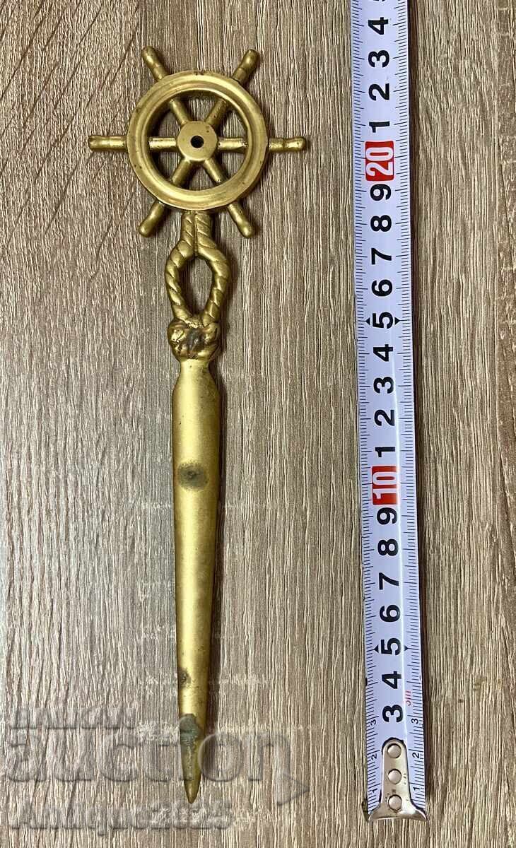 Аукцион Старинен месингов нож за писма с морски штурвал Аукцион Старинен месингов нож за писма с морски штурвал