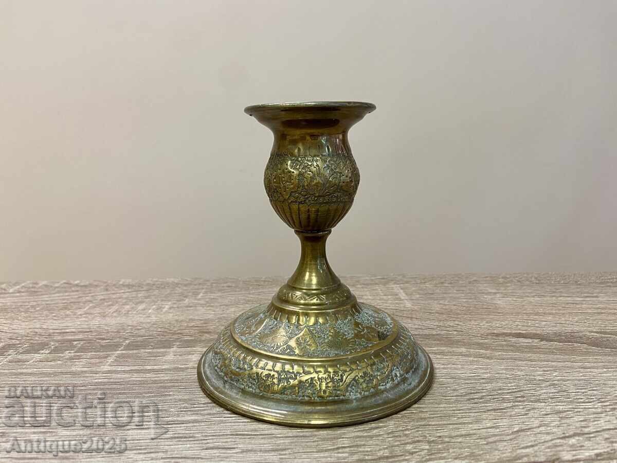 Старинен месингов свещник с гравюра