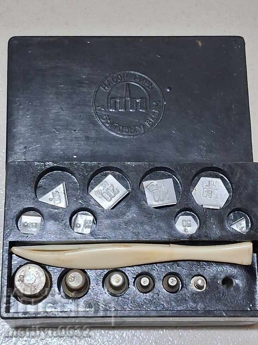 Παλιά ζυγαριά οικιακής χρήσης Σοβιετικής Ένωσης, ερασιτεχνική ζυγαριά, βαρίδια με τιμή 69.00 BGN | € 35.28