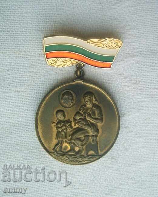 Medal "For Motherhood" First Class, Misspelled Inscription