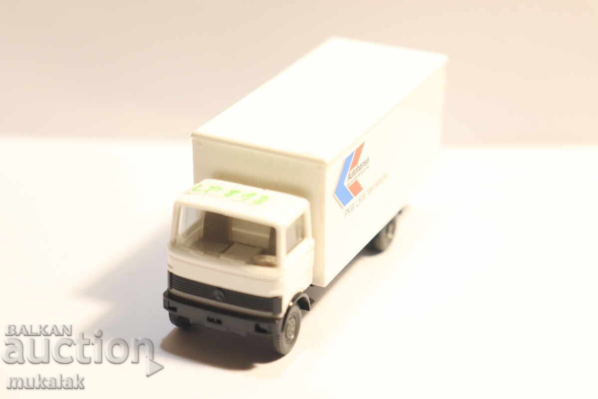 WIKING H0 1/87 MERCEDES CAMION TIR MODEL cu preț 15.00 BGN | € 7.67 WIKING H0 1/87 MERCEDES CAMION TIR MODEL cu preț 15.00 BGN | € 7.67