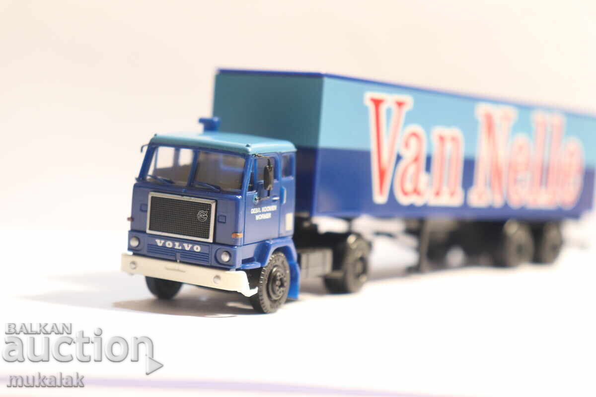 HERPA H0 1/87 VOLVO CAP DE TIR CAMION MODEL cu preț 55.00 BGN | € 28.12