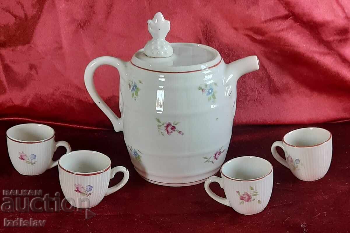 Πορσελάνινο σερβίτσιο από την εποχή του Σοσιαλισμού, ΣΙΠ με τιμή 45.00 BGN | € 23.01