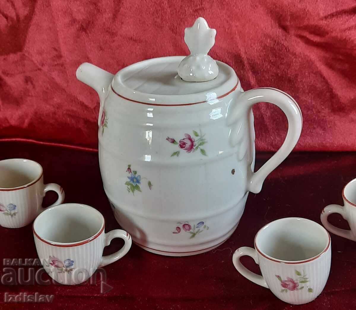 Παράδοση Πορσελάνινο σερβίτσιο από την εποχή του Σοσιαλισμού, ΣΙΠ