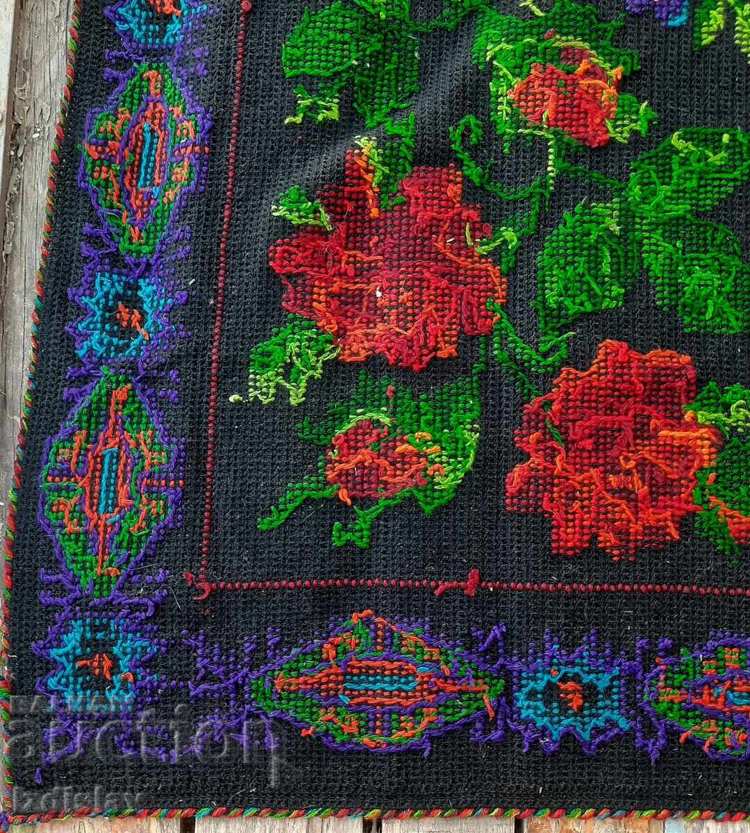 Delivery of Old rug for wall or minders (bench)