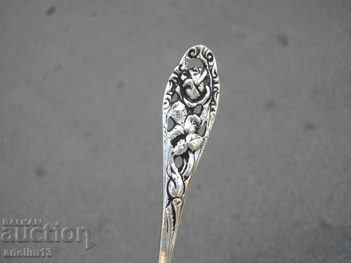 LINGURIȚĂ VECHE DE ARGINT CU TRANDAFIR ARGINT 800 cu preț 115.00 BGN | € 58.80 LINGURIȚĂ VECHE DE ARGINT CU TRANDAFIR ARGINT 800 cu preț 115.00 BGN | € 58.80