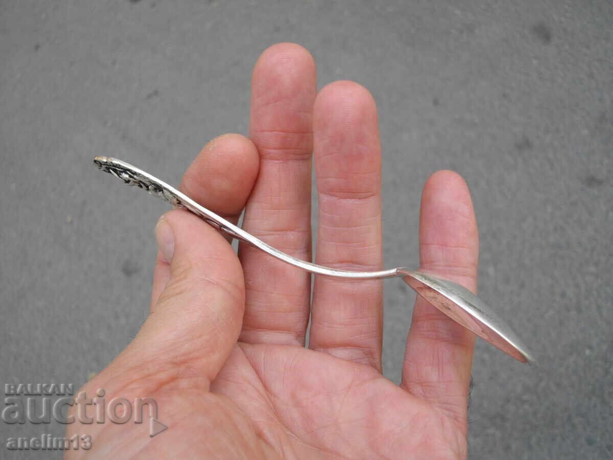 Licitație LINGURIȚĂ VECHE DE ARGINT CU TRANDAFIR ARGINT 800 Licitație LINGURIȚĂ VECHE DE ARGINT CU TRANDAFIR ARGINT 800