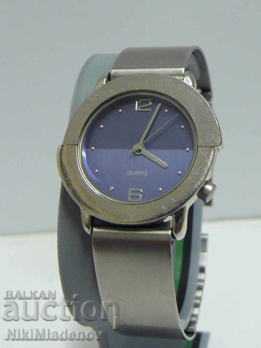 Дамски ръчен часовник, работещ