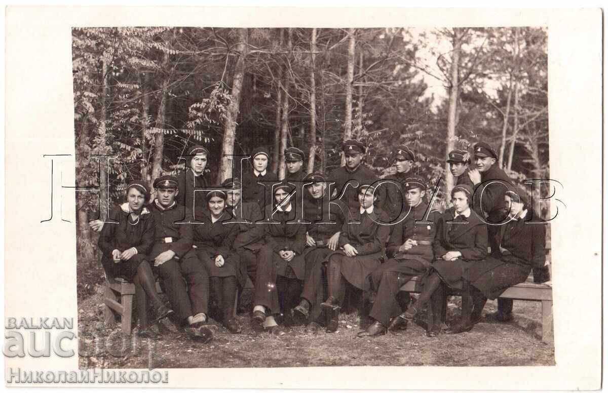Old Photo of High School Students on a Field Trip E143 Old Photo of High School Students on a Field Trip E143