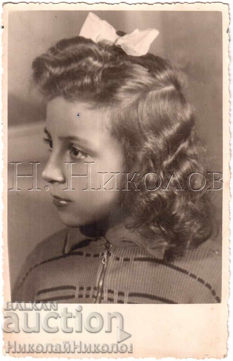 ΠΑΛΙΑ ΦΩΤΟΓΡΑΦΙΑ ΚΟΡΙΤΣΙ ΣΕ ΣΤΟΥΝΤΙΟ Ε151