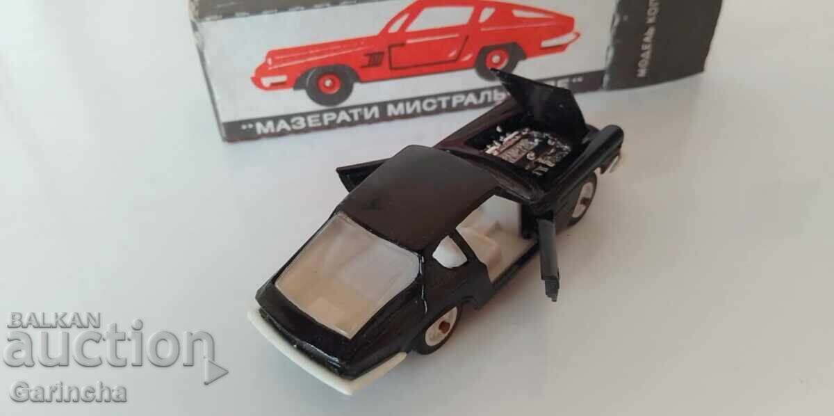 Licitație Model vechi rusesc URSS Maserati Mistral 1/43