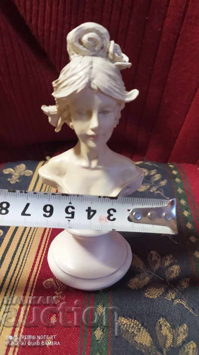 Παράδοση Αγαλματίδιο κοπέλας