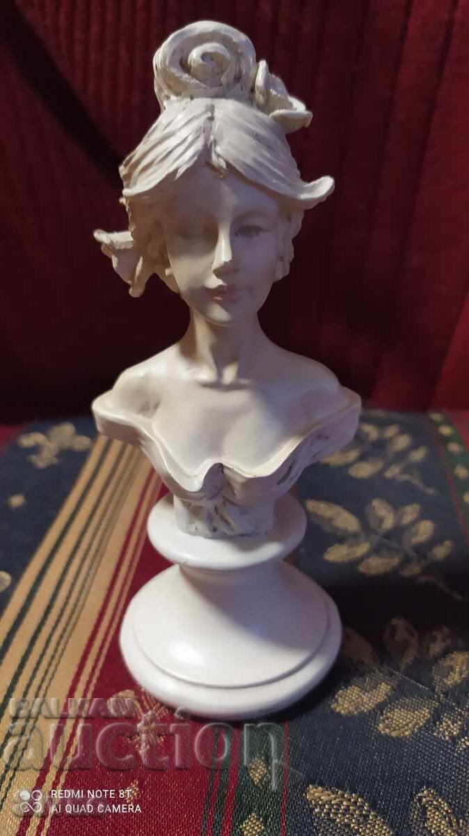 Αγαλματίδιο κοπέλας