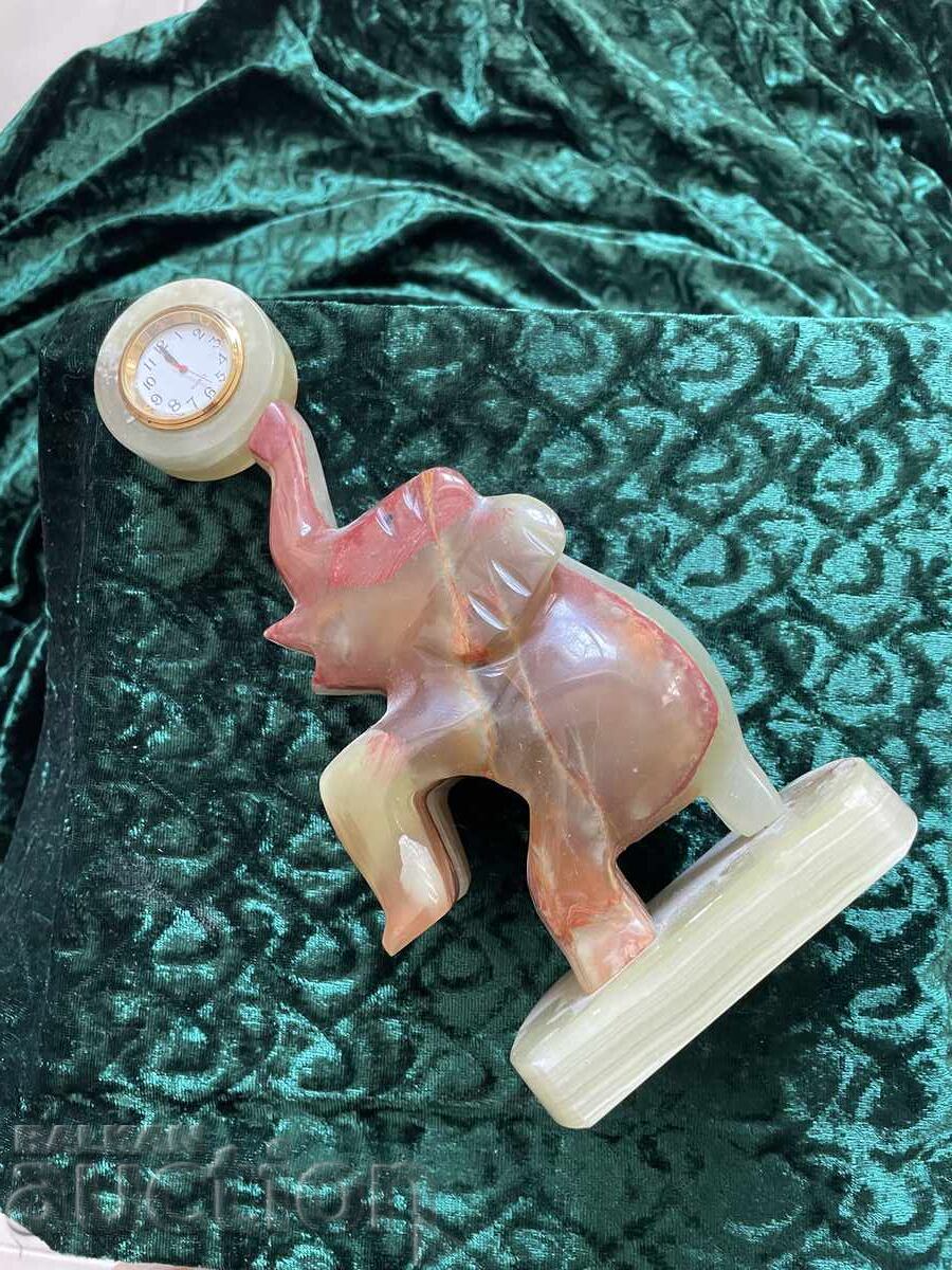 Elephant clock, onyx, 21 cm height with price 29.95 BGN | € 15.31