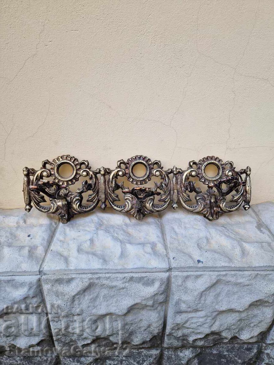 Umeraș metalic antic minunat cu preț 133.00 BGN | € 68.00 Umeraș metalic antic minunat cu preț 133.00 BGN | € 68.00