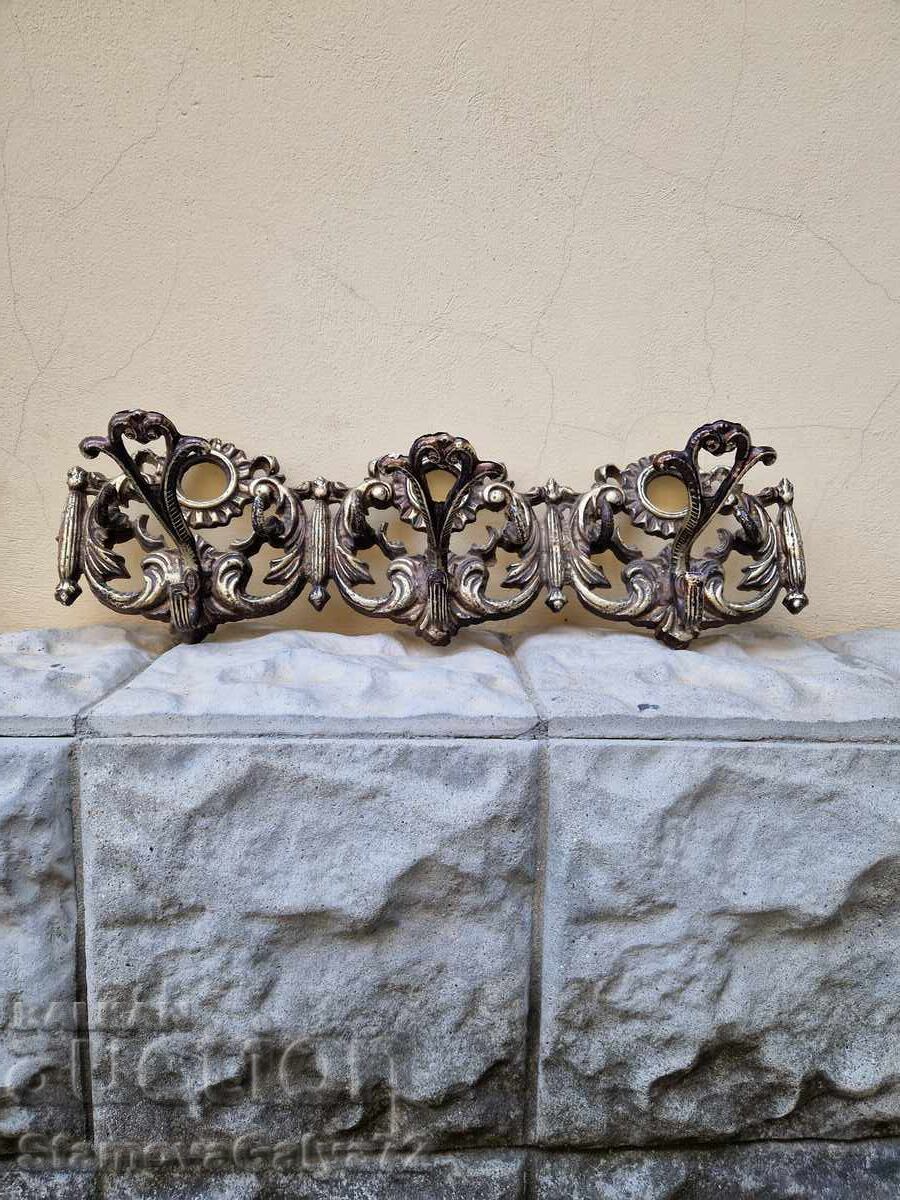 Аукцион Прекрасна антикварна метална закачалка Аукцион Прекрасна антикварна метална закачалка