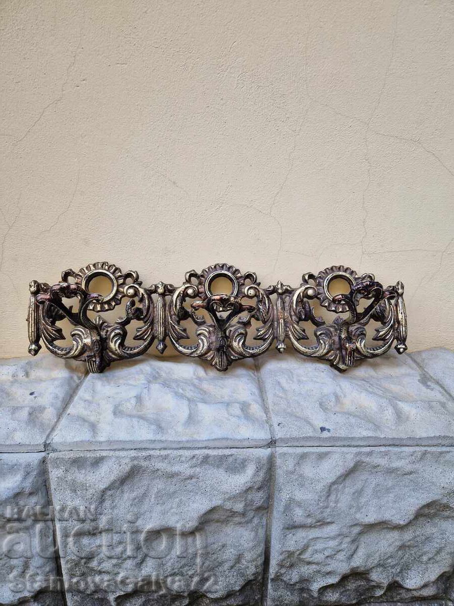 Umeraș metalic antic minunat Umeraș metalic antic minunat