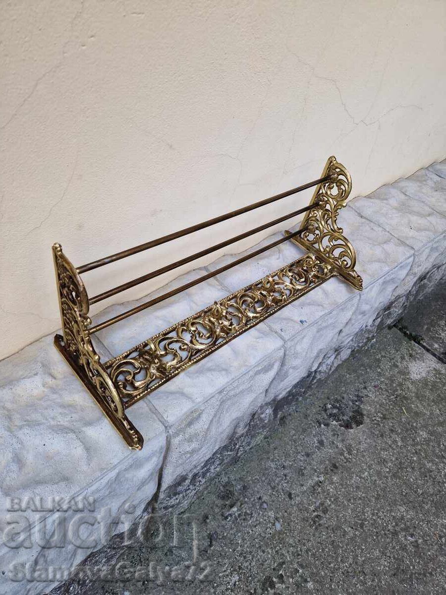 Umeraș de perete metalic antic, superb cu preț 196.00 BGN | € 100.21 Umeraș de perete metalic antic, superb cu preț 196.00 BGN | € 100.21