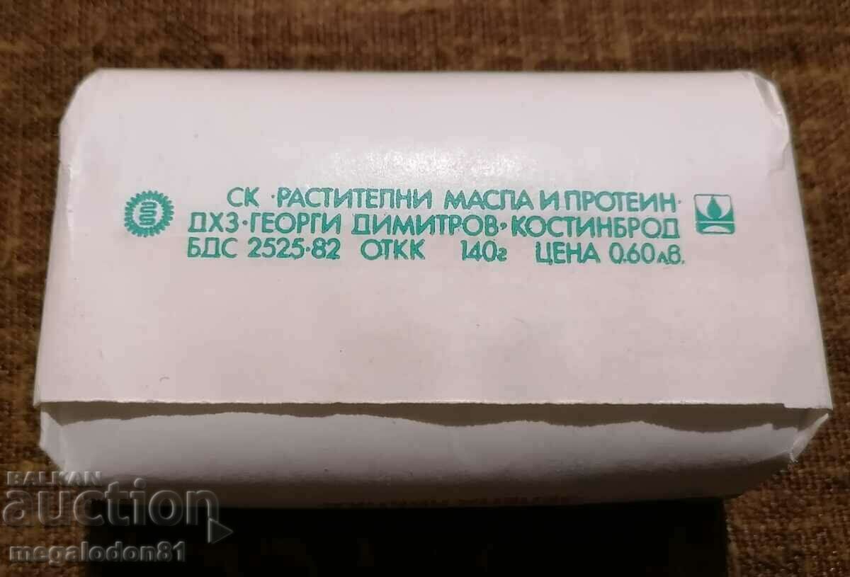 Παλιό σαπούνι «Μάης» από τα κοινωνικά χρόνια με τιμή 5.00 BGN | € 2.56 Παλιό σαπούνι «Μάης» από τα κοινωνικά χρόνια με τιμή 5.00 BGN | € 2.56