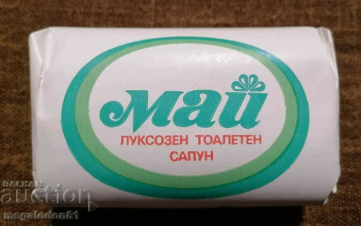 Παλιό σαπούνι «Μάης» από τα κοινωνικά χρόνια Παλιό σαπούνι «Μάης» από τα κοινωνικά χρόνια