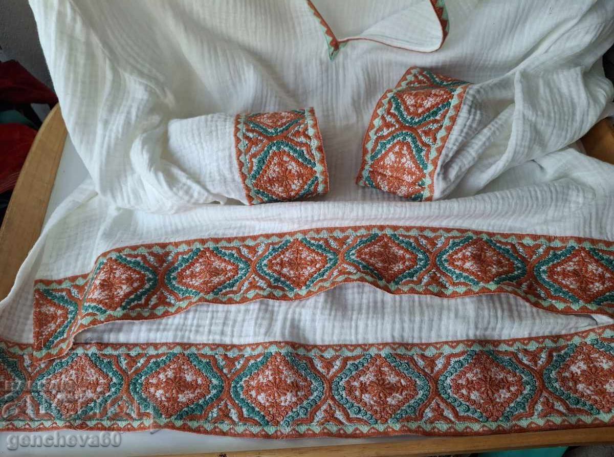 Παράδοση Όμορφη μπλούζα ZARA με μηχανική κέντημα