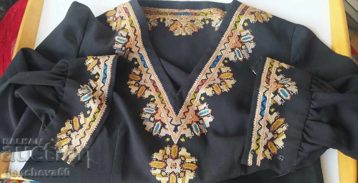 ЕТНО сукман рокля с богата ръчна бродерия и колан с цена € 100.00 | 195.58 лв.