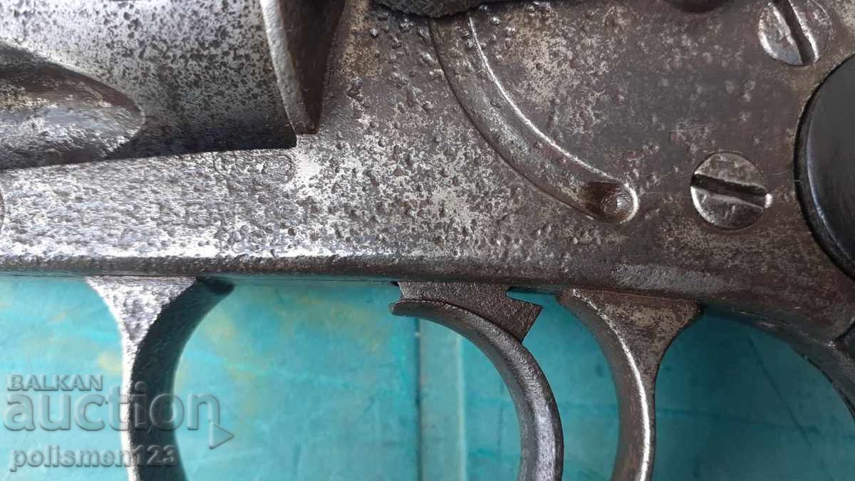 РЕВОЛВЕР с цена € 1201.54 | 2350.01 лв.