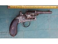 ΕΝΑ ΡΕΒΟΛΒΕΡ