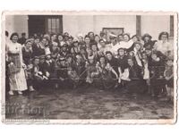 ΠΑΛΙΑ ΦΩΤΟΓΡΑΦΙΑ ΒΟΥΡΓΑΣ ΜΑΣΚΕΥΜΕΝΟΣ ΧΟΡΟΣ ΣΤΟ ΓΥΜΝΑΣΙΟ Ε163