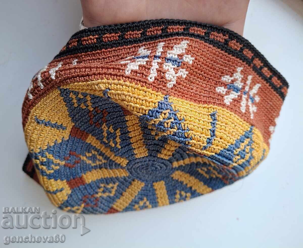 Доставка на Винтидж ръчно плетена тюбетейка