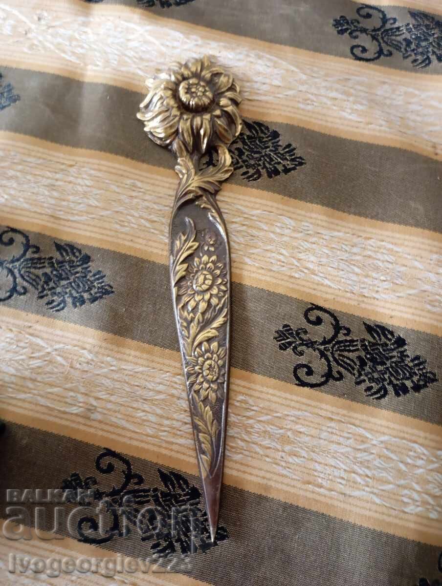 Cuțit pentru scrisori, decorațiune