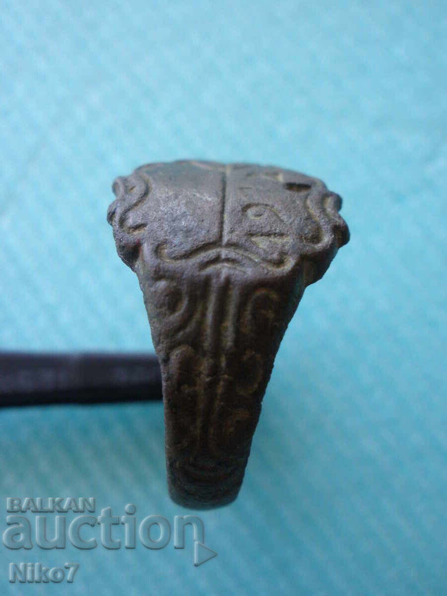 Доставка на Старинен,бронзов пръстен от 1912 година.