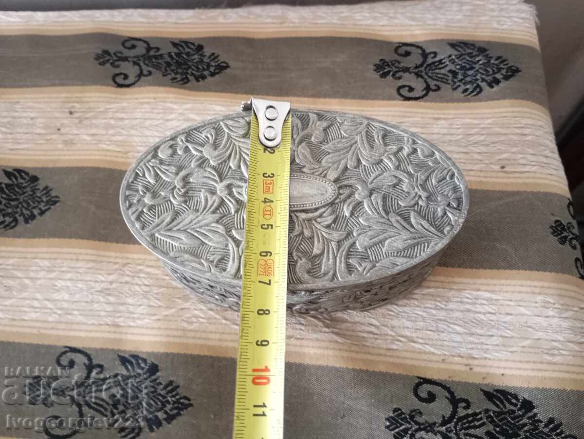 Кутийка за бижута арт деко стил с цена 41.00 лв. | € 20.96 Кутийка за бижута арт деко стил с цена 41.00 лв. | € 20.96