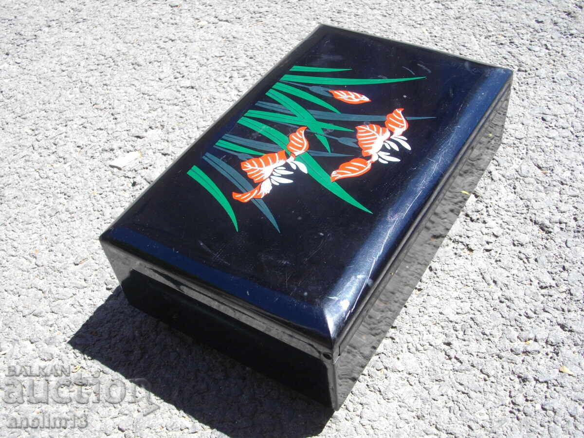 Δημοπρασία ΠΑΛΙΟ ΚΟΥΤΙ ΚΟΣΜΗΜΑΤΩΝ ΧΕΙΡΟΠΟΙΗΤΟ ΖΩΓΡΑΦΙΣΜΕΝΟ