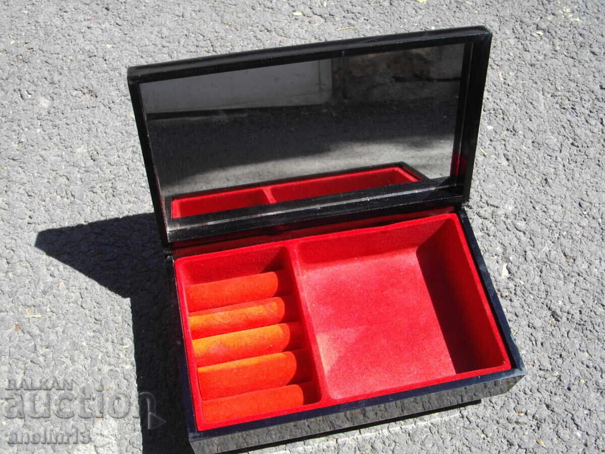 Παράδοση ΠΑΛΙΟ ΚΟΥΤΙ ΚΟΣΜΗΜΑΤΩΝ ΧΕΙΡΟΠΟΙΗΤΟ ΖΩΓΡΑΦΙΣΜΕΝΟ