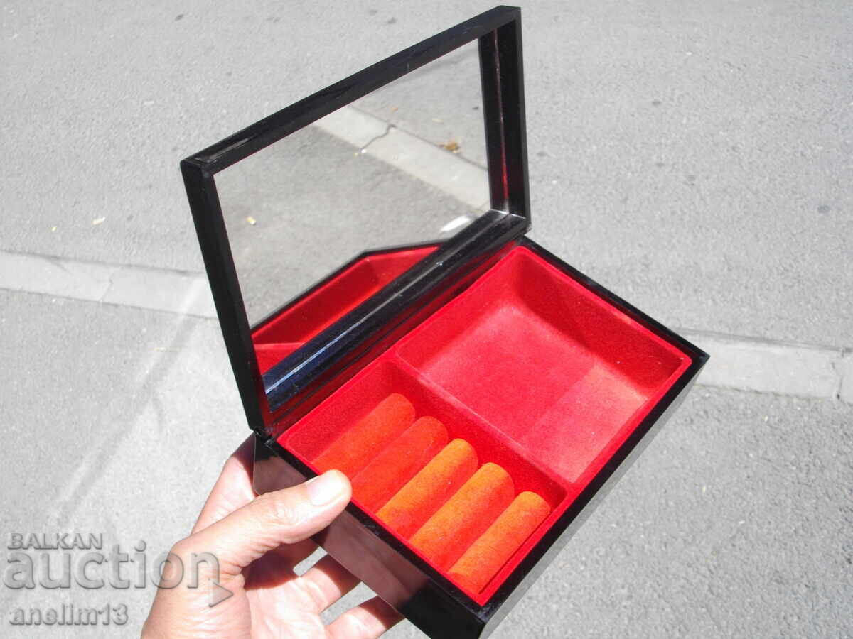 ΠΑΛΙΟ ΚΟΥΤΙ ΚΟΣΜΗΜΑΤΩΝ ΧΕΙΡΟΠΟΙΗΤΟ ΖΩΓΡΑΦΙΣΜΕΝΟ - 5