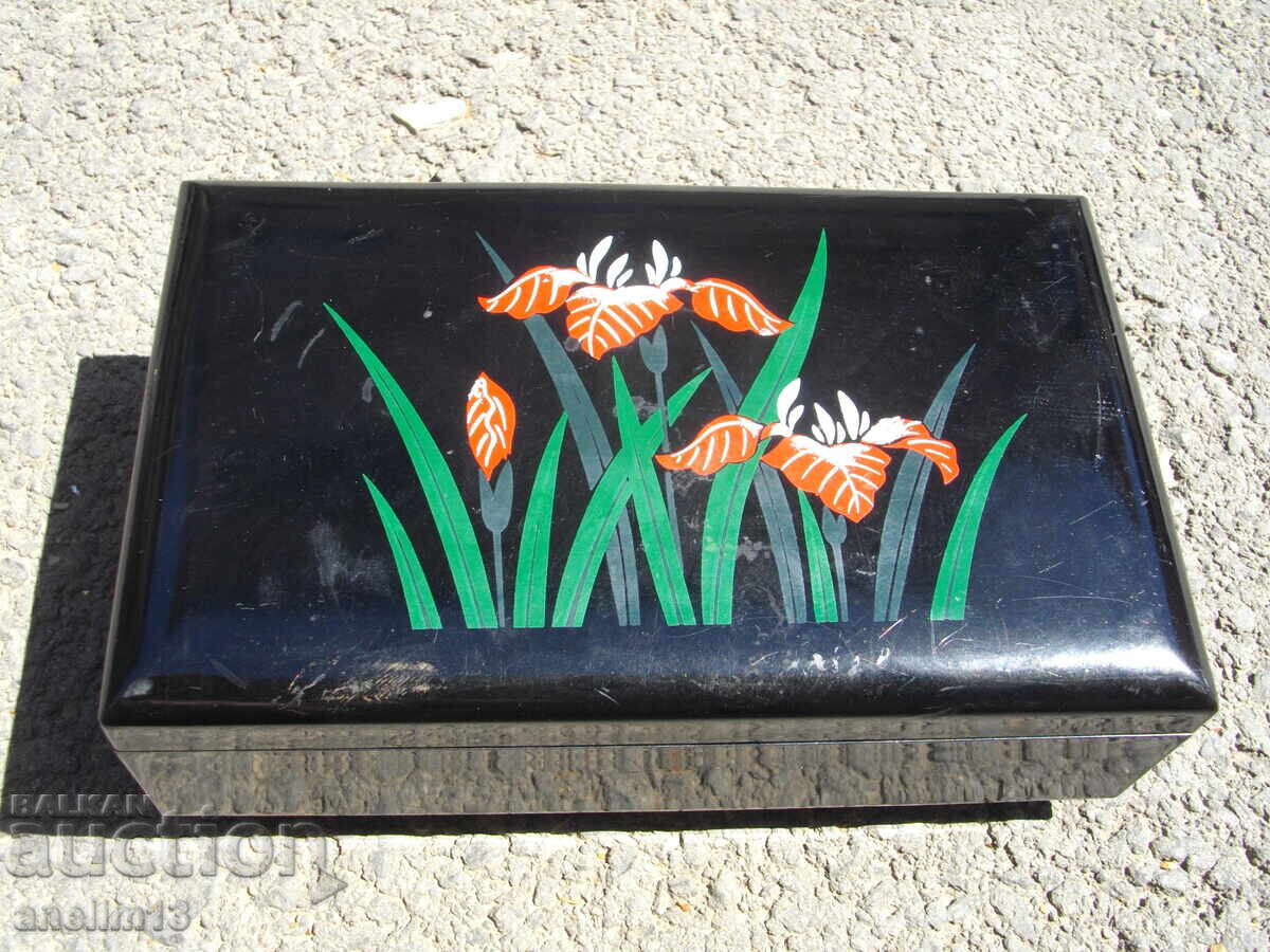 ΠΑΛΙΟ ΚΟΥΤΙ ΚΟΣΜΗΜΑΤΩΝ ΧΕΙΡΟΠΟΙΗΤΟ ΖΩΓΡΑΦΙΣΜΕΝΟ